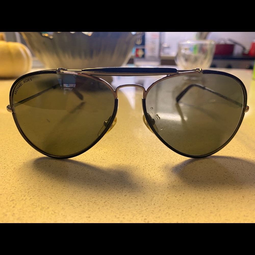 Beautiful Michael Kors aviator sunglasses in great condition!